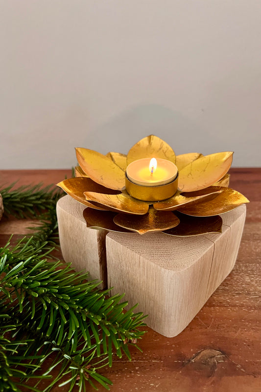 Holzstamm geschliffen mit Windlicht Lotusblüte gold 1335