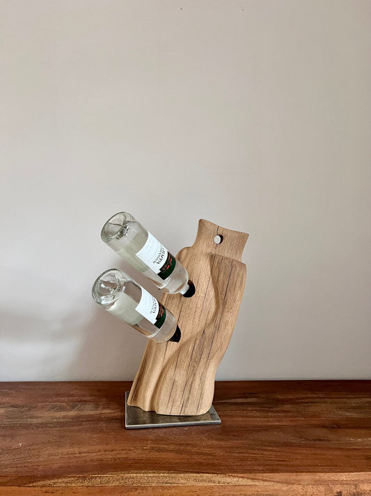 Weinständer aus geschliffenem Eichenholz auf Metallständer