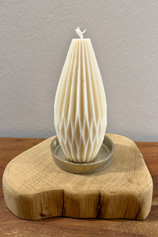 Kerzenständer aus geschliffenem Eichenholz mit Designkerze 1532