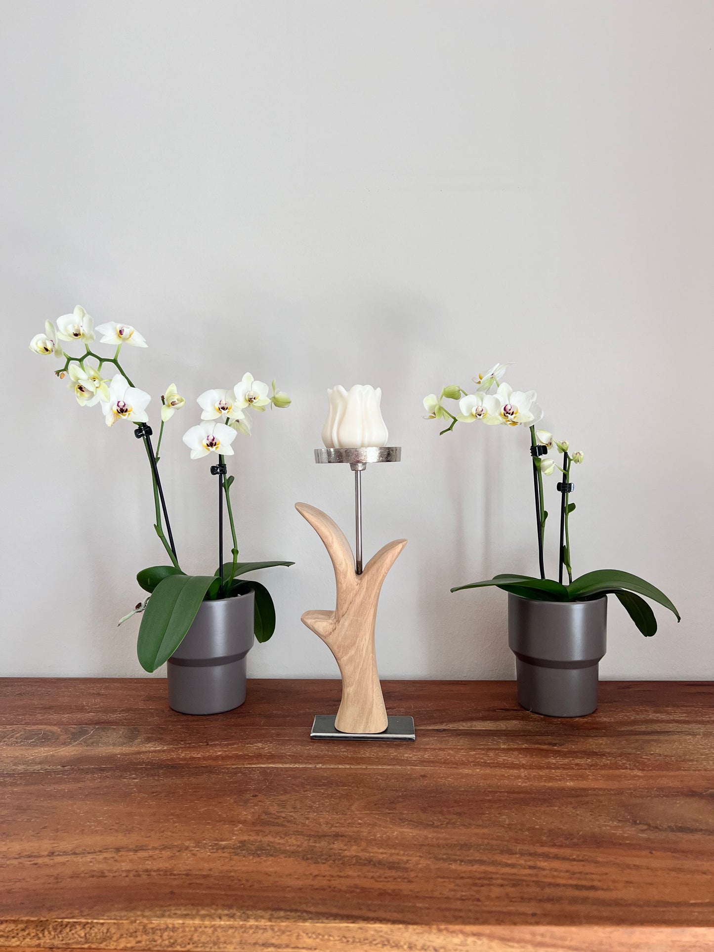 Kerzenständer Blume aus geschliffenem Eichenholz mit Designkerze