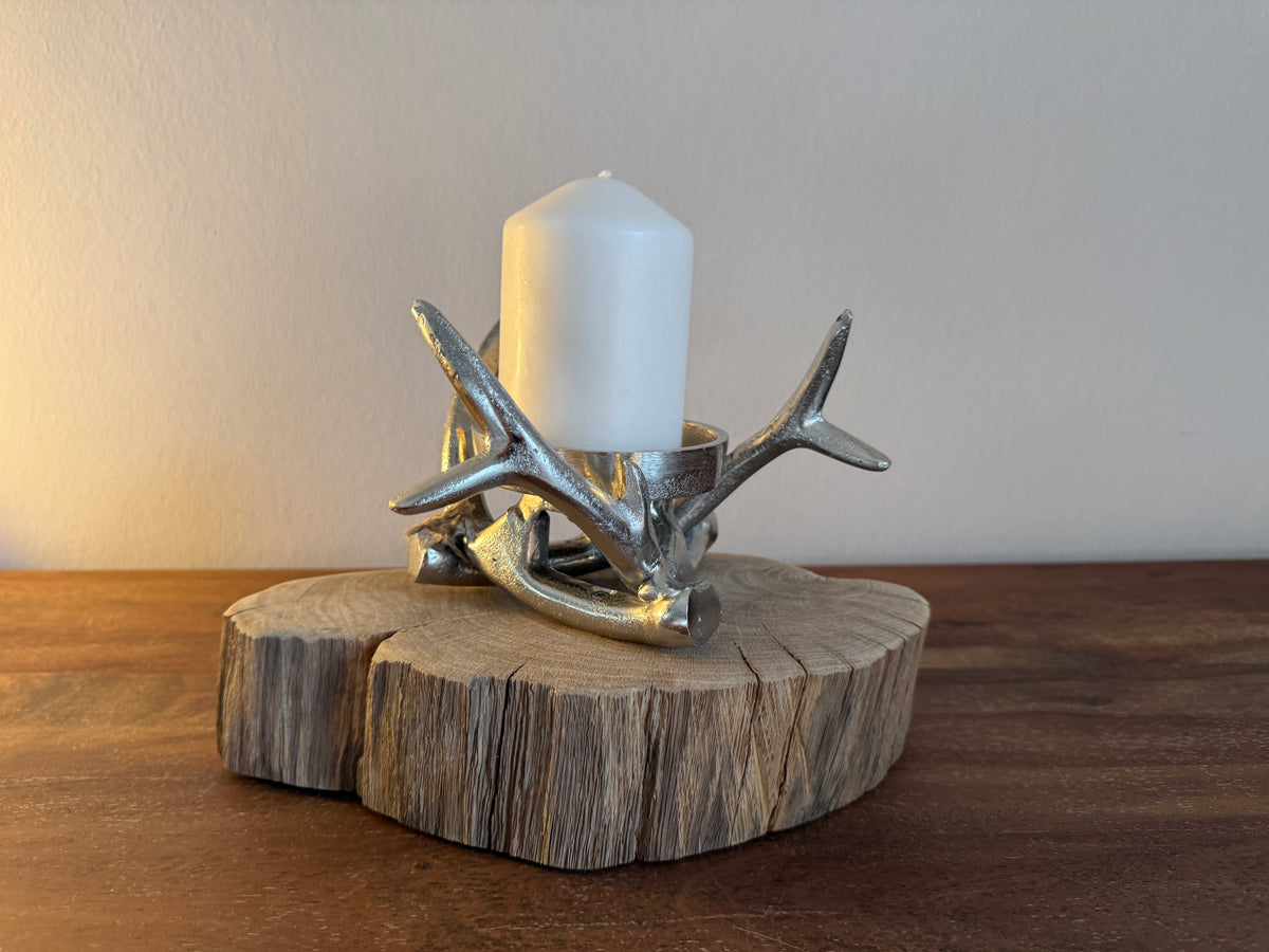 Kerzenständer Geweih aus Aluguss auf Eichenholz, Unikat Nr. 1127, Ansicht 1