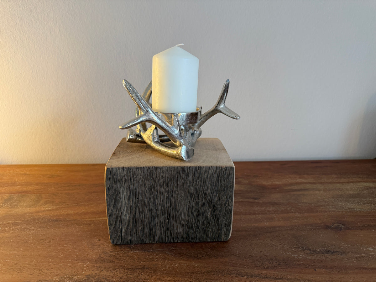 Kerzenständer Geweih aus Aluguss auf Eichenholz, Unikat Nr. 1284, Ansicht 1