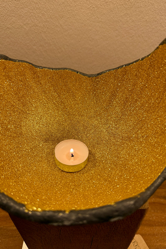 Betonschale goldglitter auf Holzstamm gebürstet 1356