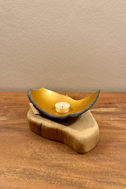 Betonschale gold auf Holzstamm geschliffen 1530