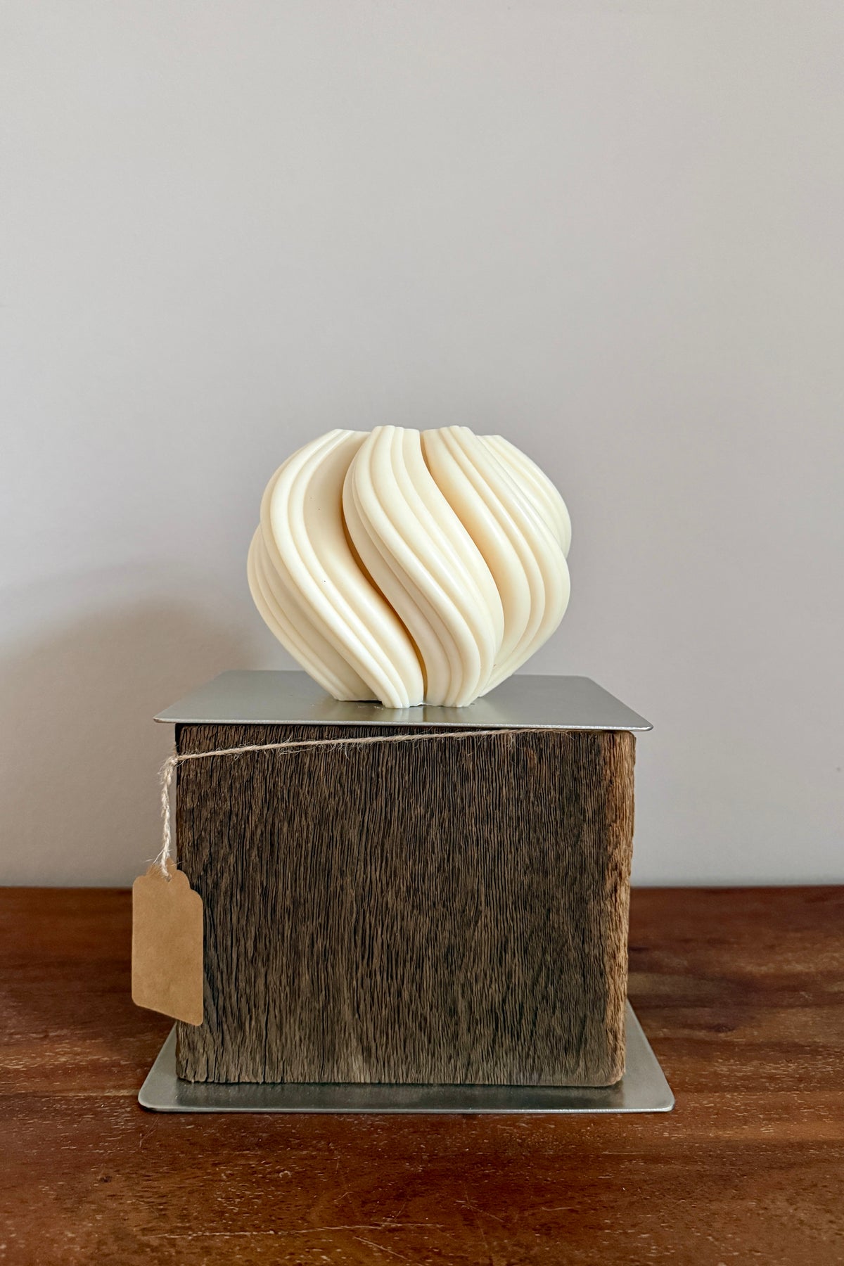 Kerzenständer aus Eichenholz mit Edelstahlplatte und Designkerze, Unikat Nr. 1291, Ansicht 1