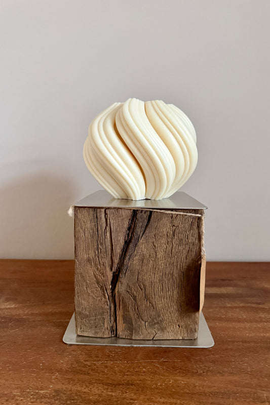 Holzstamm gebürstet mit Edelstahlplatte und Designkerze 1291