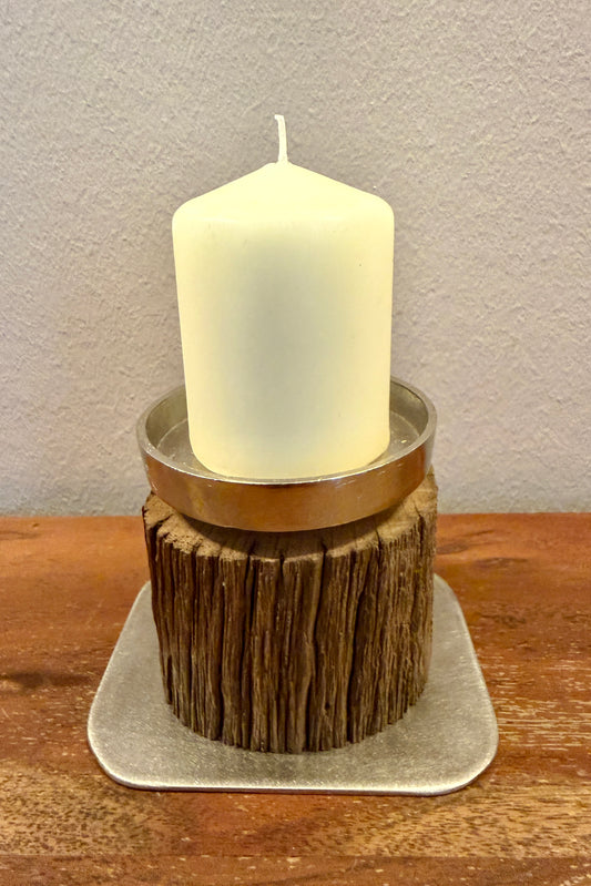 Kerzenständer aus Eichenholz und Stumpenkerze 1137