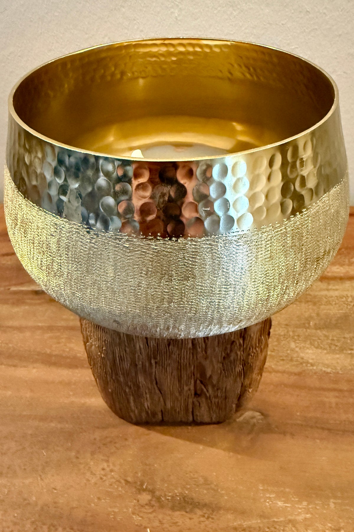 Goldschale auf gebürstetem Eichenholz, Unikat Nr. 0531, Ansicht 2
