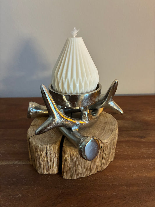 Holzstamm gebürstet mit Kerzenständer Geweih klein und Designkerze 1241