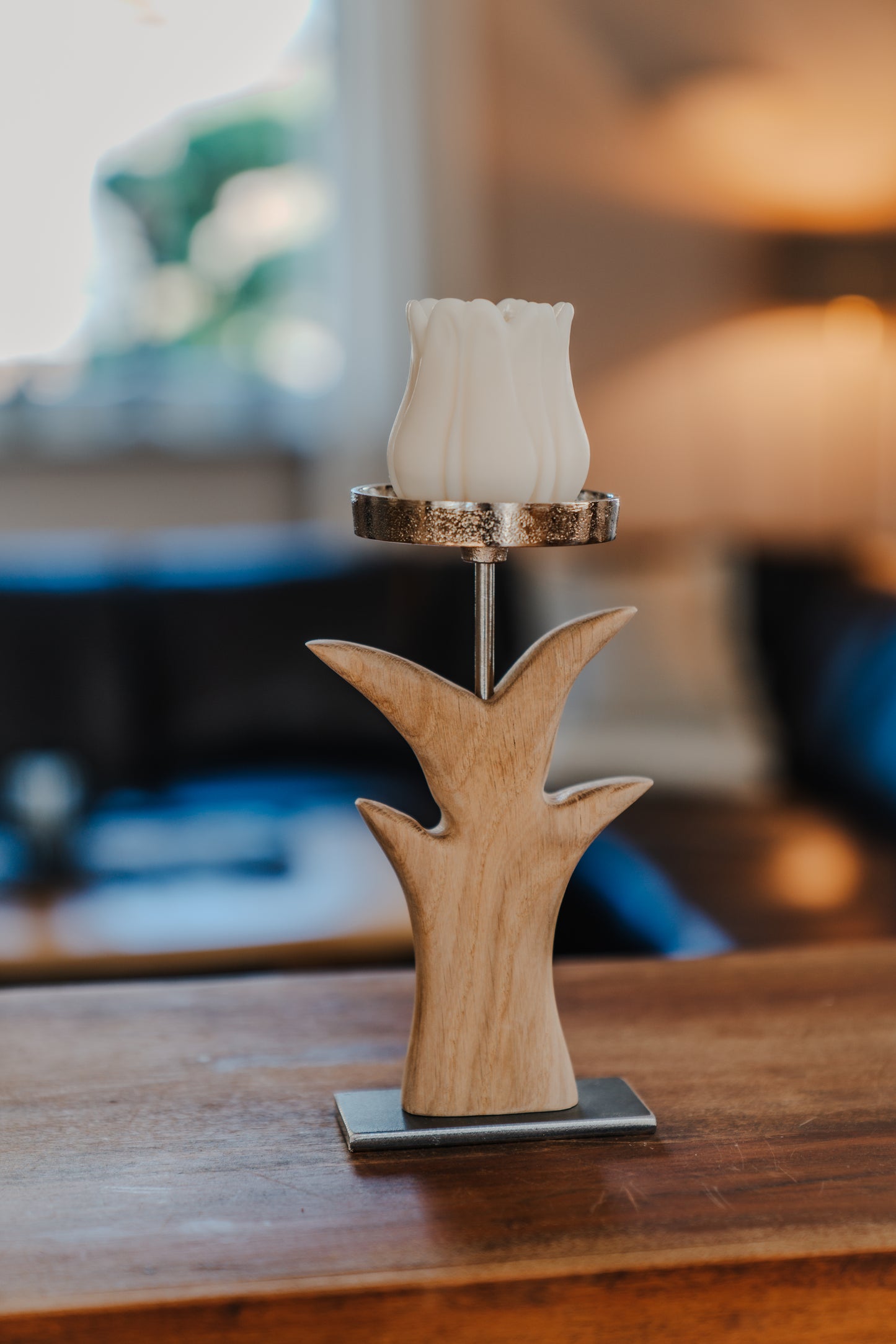 Kerzenständer Blume aus geschliffenem Eichenholz mit Designkerze 859
