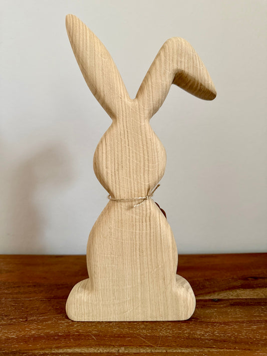 Osterhase stehend mittel aus geschliffenem Eichenholz 1610