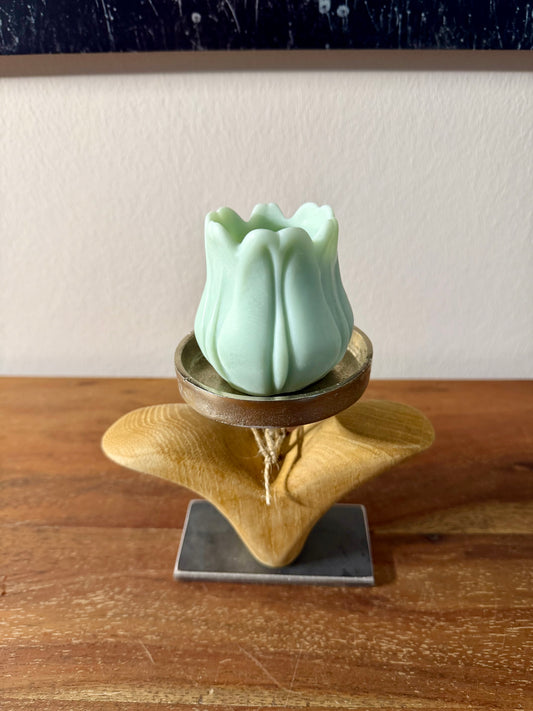 Kerzenständer Blume aus geschliffenem Eichenholz mit Designkerze - 0941