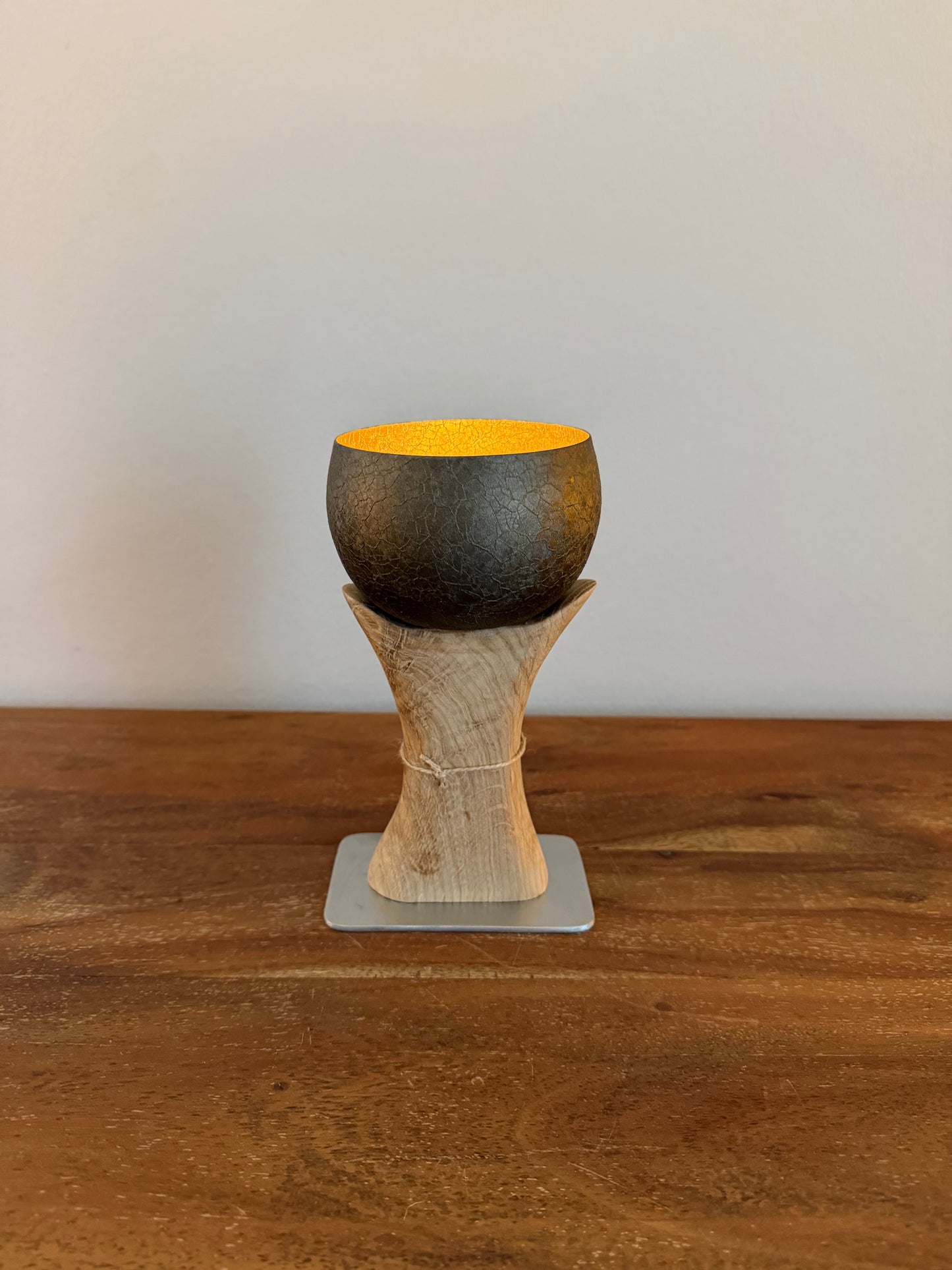 Lichtschale auf Holzstamm geschliffen 1640