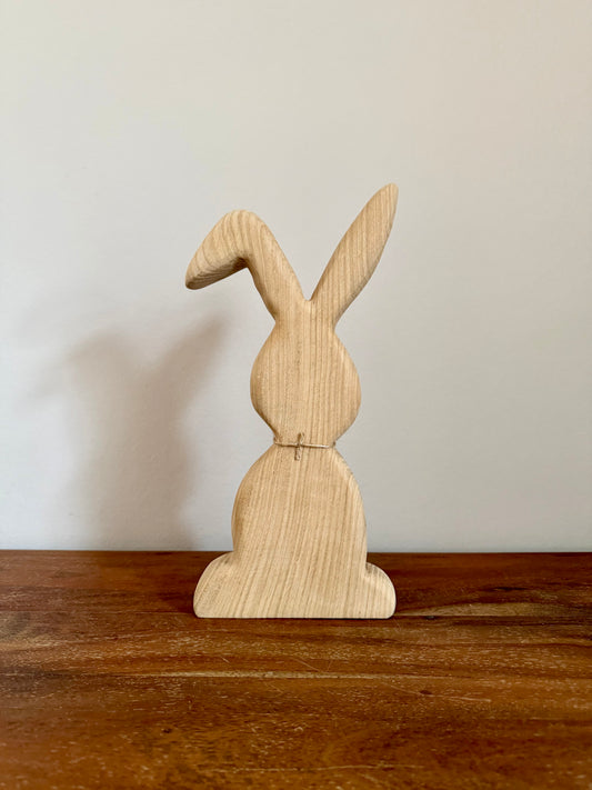 Osterhase stehend mittel aus geschliffenem Eichenholz 1617