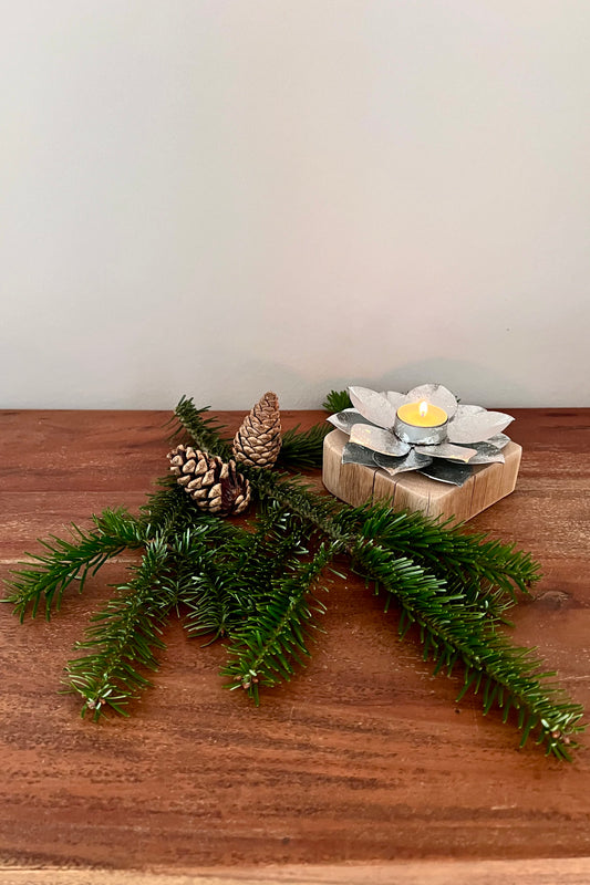 Holzstamm geschliffen mit Windlicht Lotusblüte silber 1441