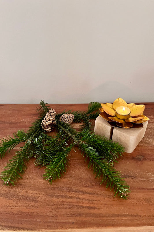 Holzstamm geschliffen mit Windlicht Lotusblüte gold 1335