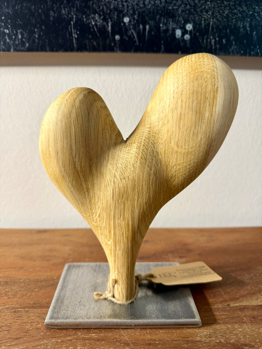 Herz aus geschliffenem Eichenholz auf Metallständer - 0322