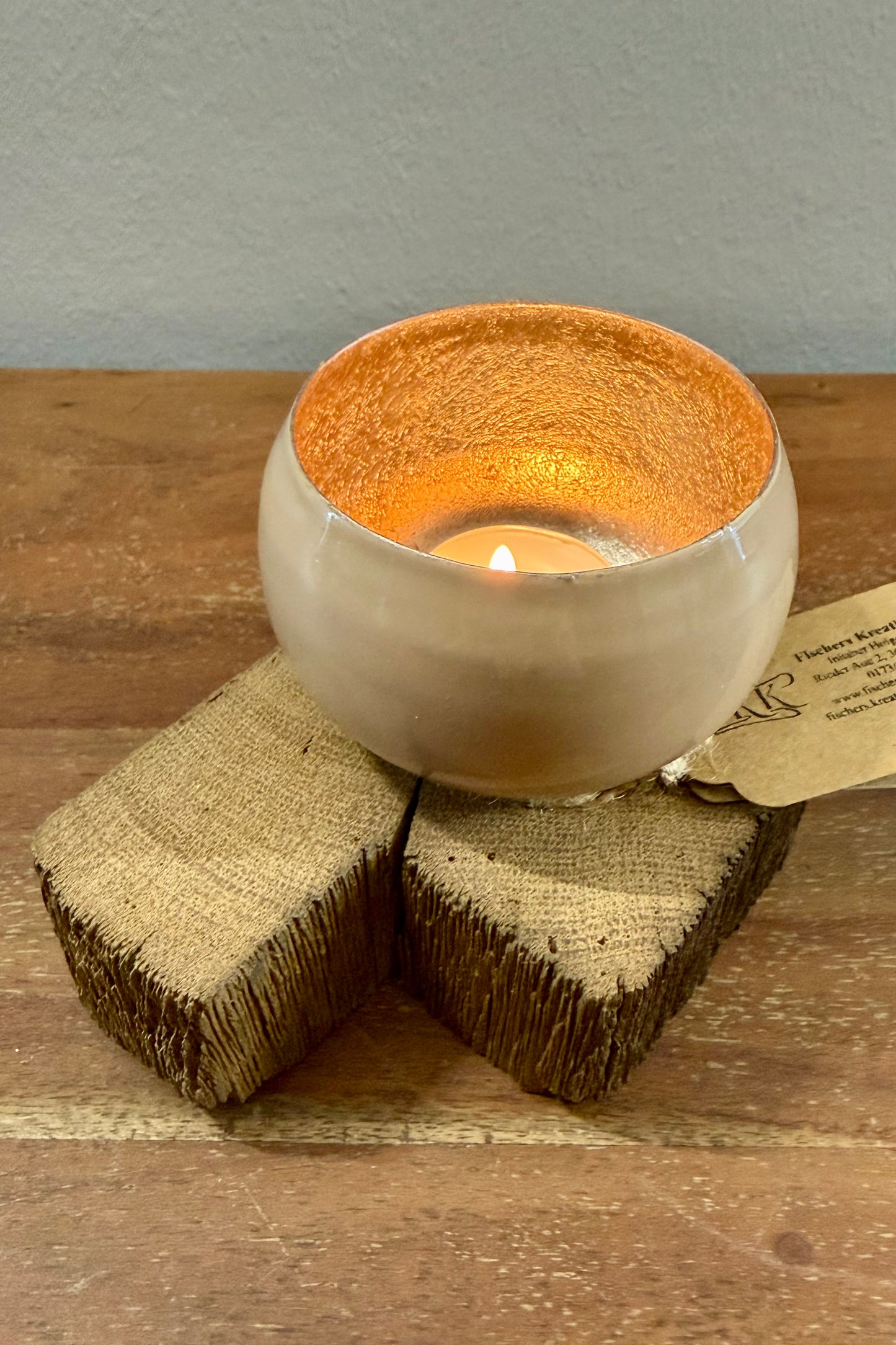 Lichtschale klein rosefarben auf Holzstamm geschliffen 1353