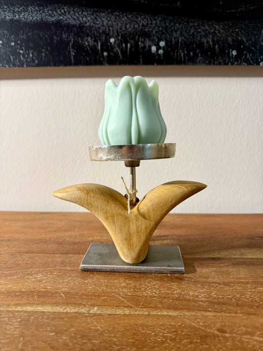 Kerzenständer Blume aus geschliffenem Eichenholz mit Designkerze - 0941