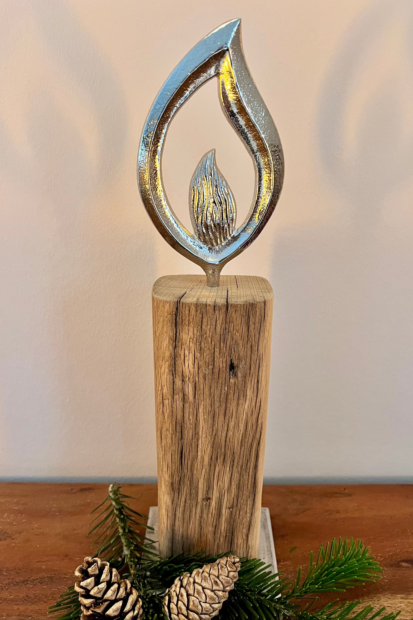 Holzkerze mit Aluflamme mittel 762