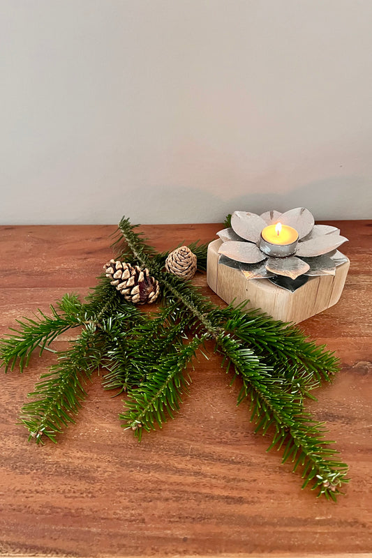 Holzstamm geschliffen mit Windlicht Lotusblüte silber 1438