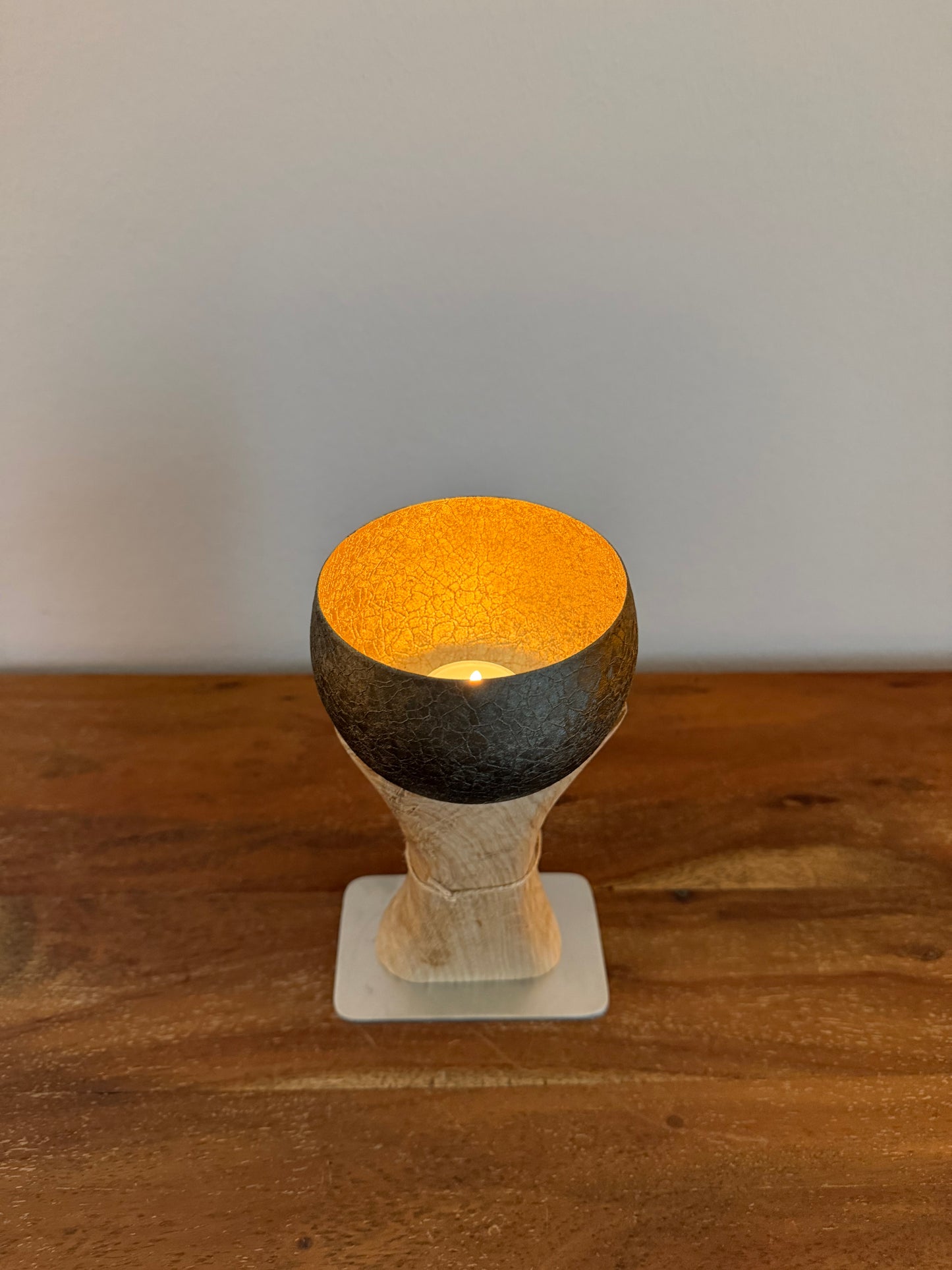 Lichtschale auf Holzstamm geschliffen 1640