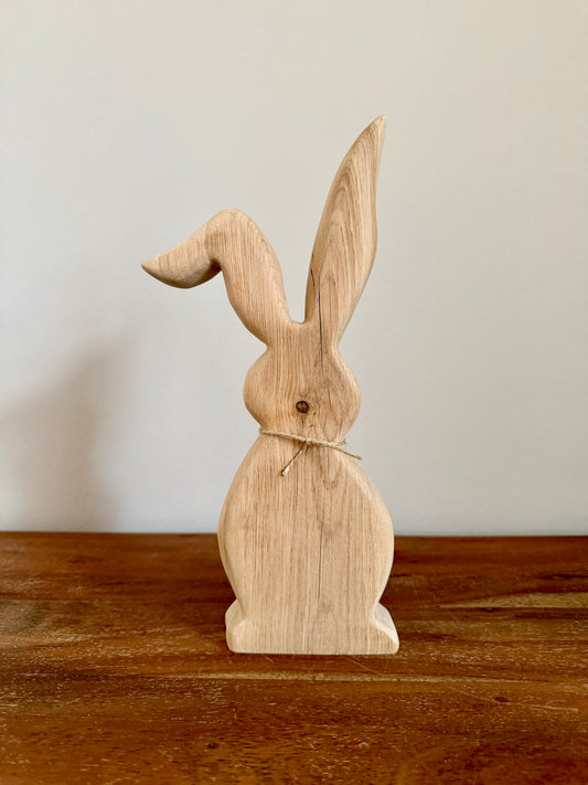 Osterhase stehend klein aus geschliffenem Eichenholz 1612