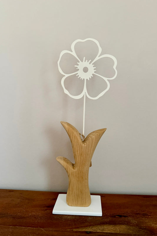 Metallblume weiß auf geschliffenem Eichenholz 1066