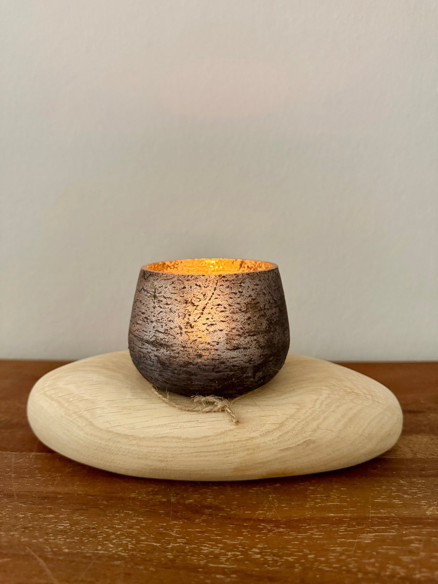 Windlicht aus Glas auf Holzstamm geschliffen 1679