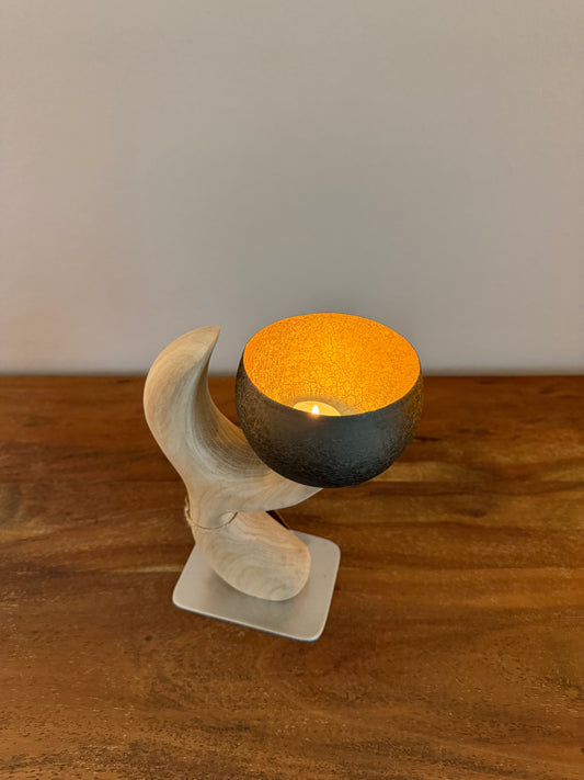 Lichtschale auf Holzstamm geschliffen 1641