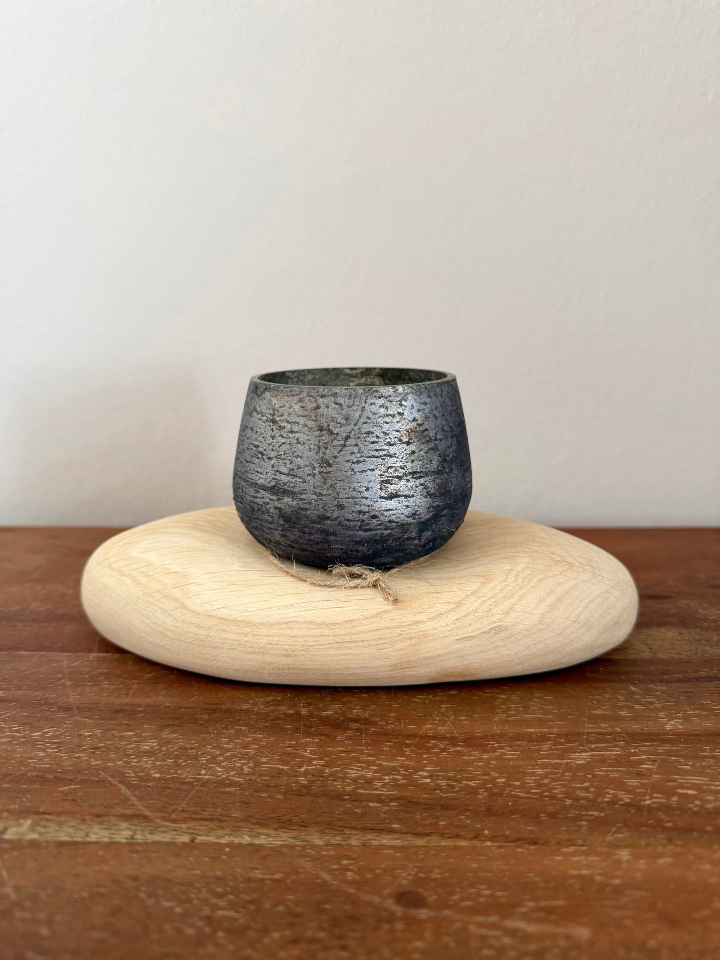 Windlicht aus Glas auf Holzstamm geschliffen 1679