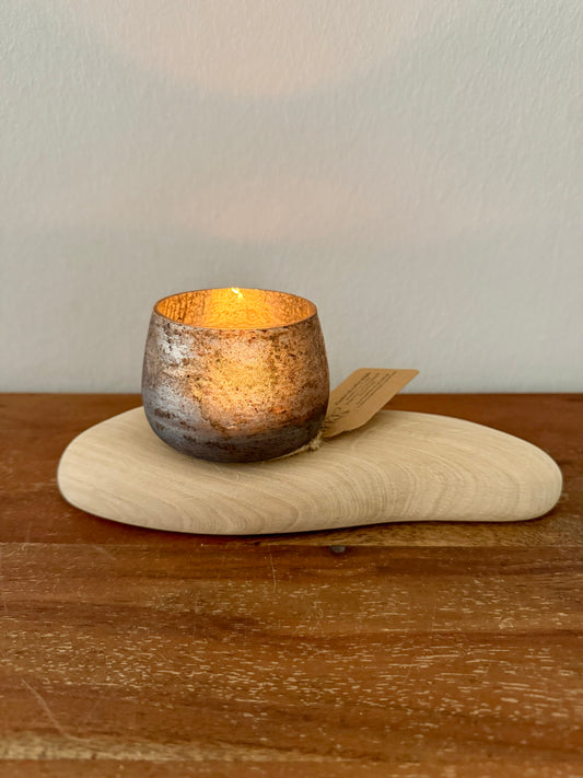 Windlicht aus Glas auf Holzstamm geschliffen 1685