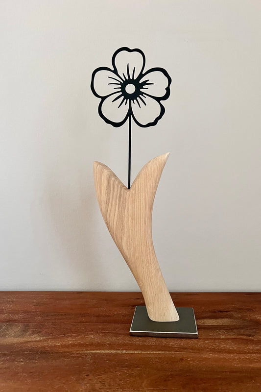 Dekoobjekt Blume aus geschliffenem Eichenholz auf Metallständer