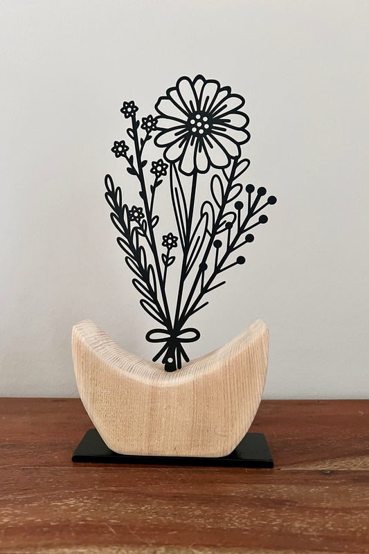 Dekoobjekt Blume aus geschliffenem Eichenholz auf Metallständer