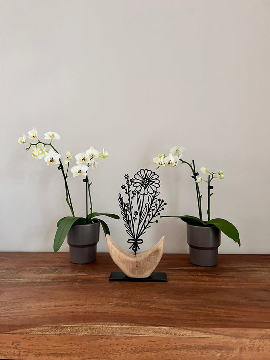 Dekoobjekt Blume aus geschliffenem Eichenholz auf Metallständer