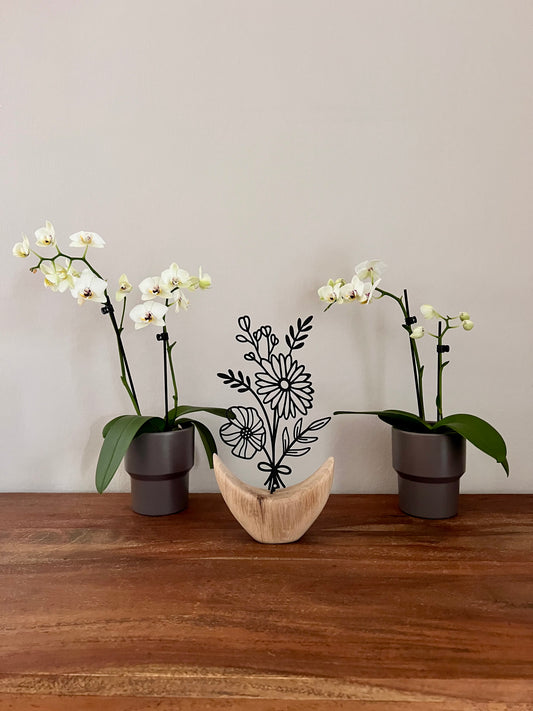 Dekoobjekt Blume aus geschliffenem Eichenholz auf Metallständer