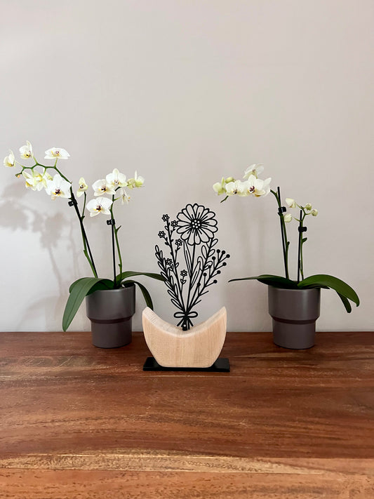 Dekoobjekt Blume aus geschliffenem Eichenholz auf Metallständer