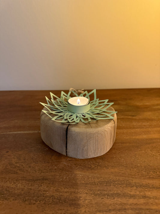 Holzstamm mit Teelichthalter Stern grün 1489
