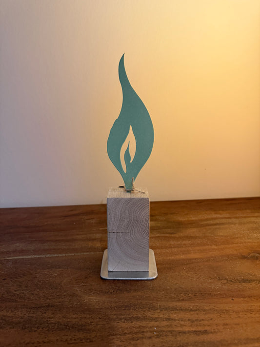 Holzstamm geschliffen mit Metallflamme grün 1325