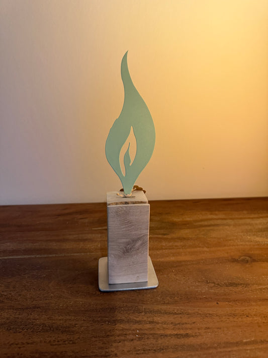 Holzstamm geschliffen mit Metallflamme grün 1345