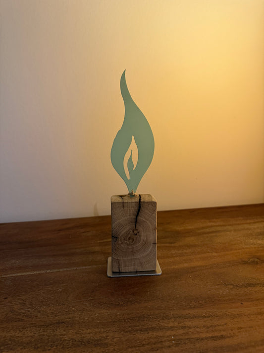 Holzstamm geschliffen mit Metallflamme grün 1367