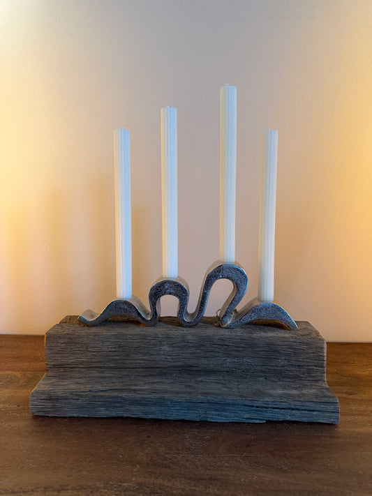 Kerzenständer aus gebürstetem Eichenholz mit vier Stabkerzen 1194