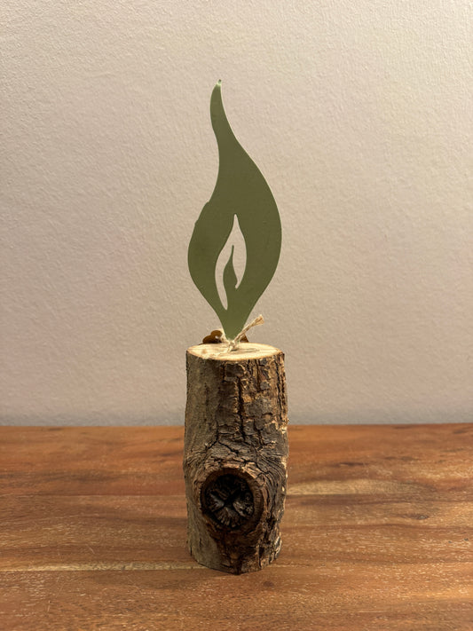 Holzstamm mit Metallflamme grün 1350