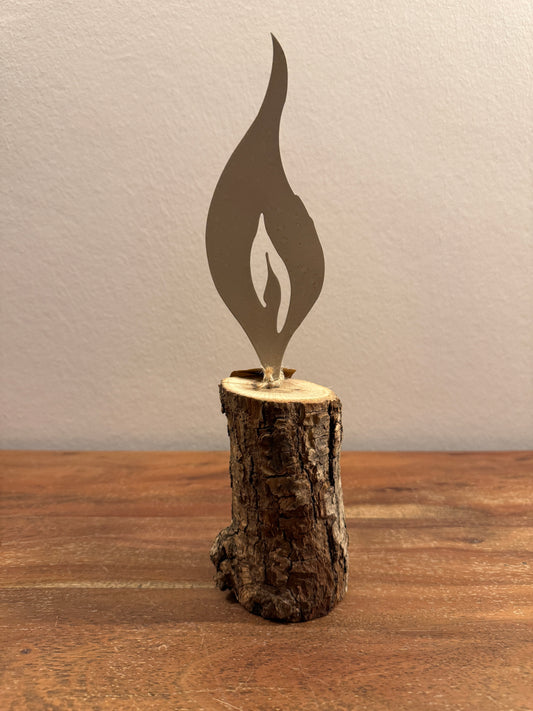Holzstamm mit Metallflamme taupe 1349
