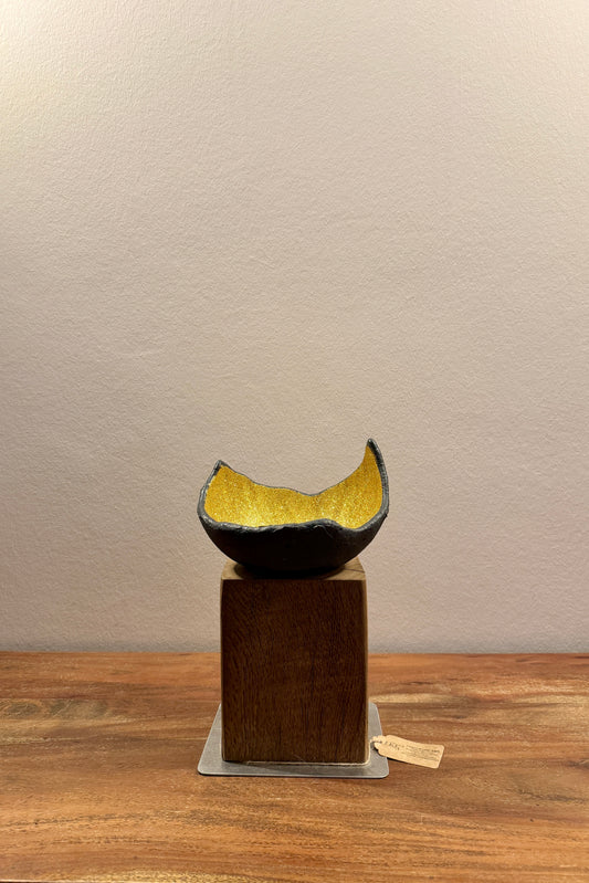 Betonschale goldglitter auf Holzstamm gebürstet 1356