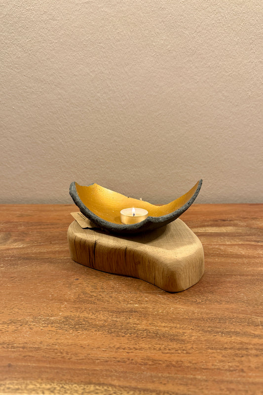 Betonschale gold auf Holzstamm geschliffen 1530