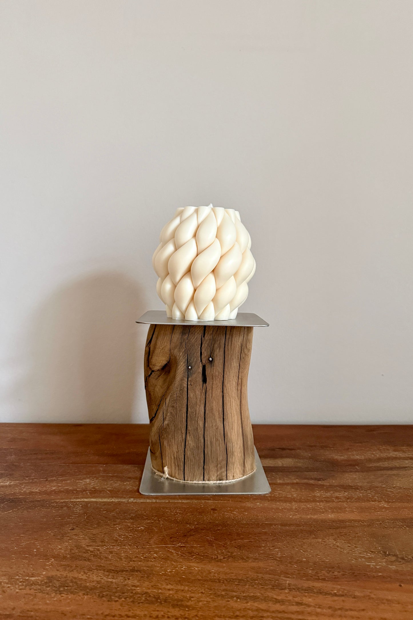 Holzstamm geschliffen mit Edelstahlplatte und Designkerze 1380