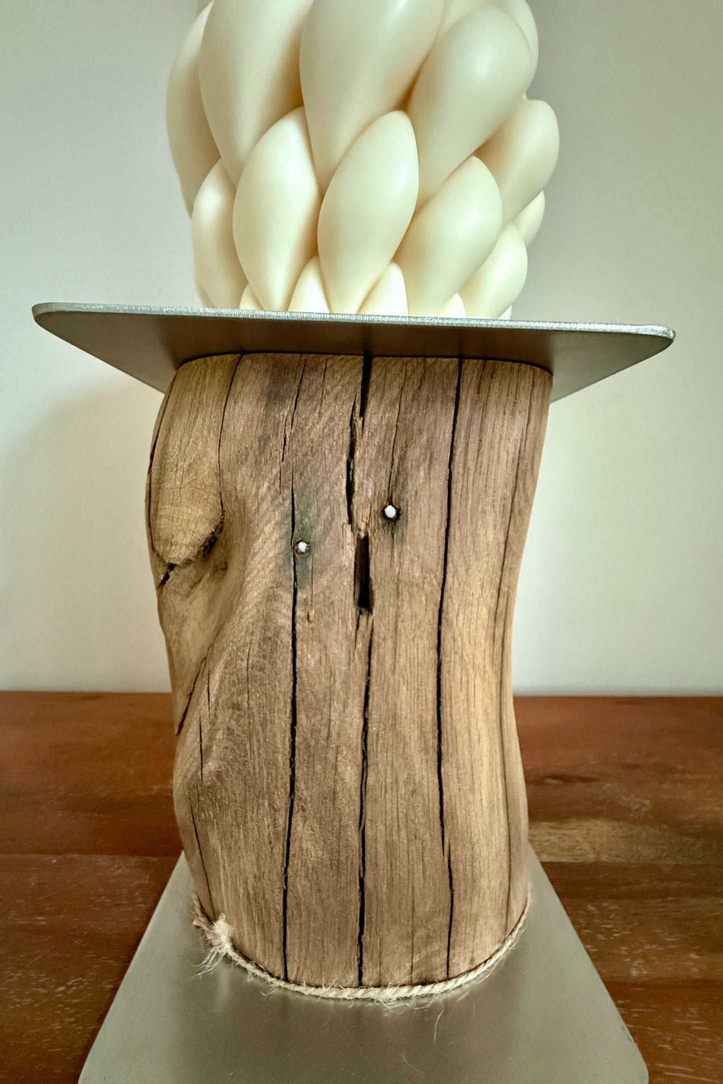 Holzstamm geschliffen mit Edelstahlplatte und Designkerze 1380