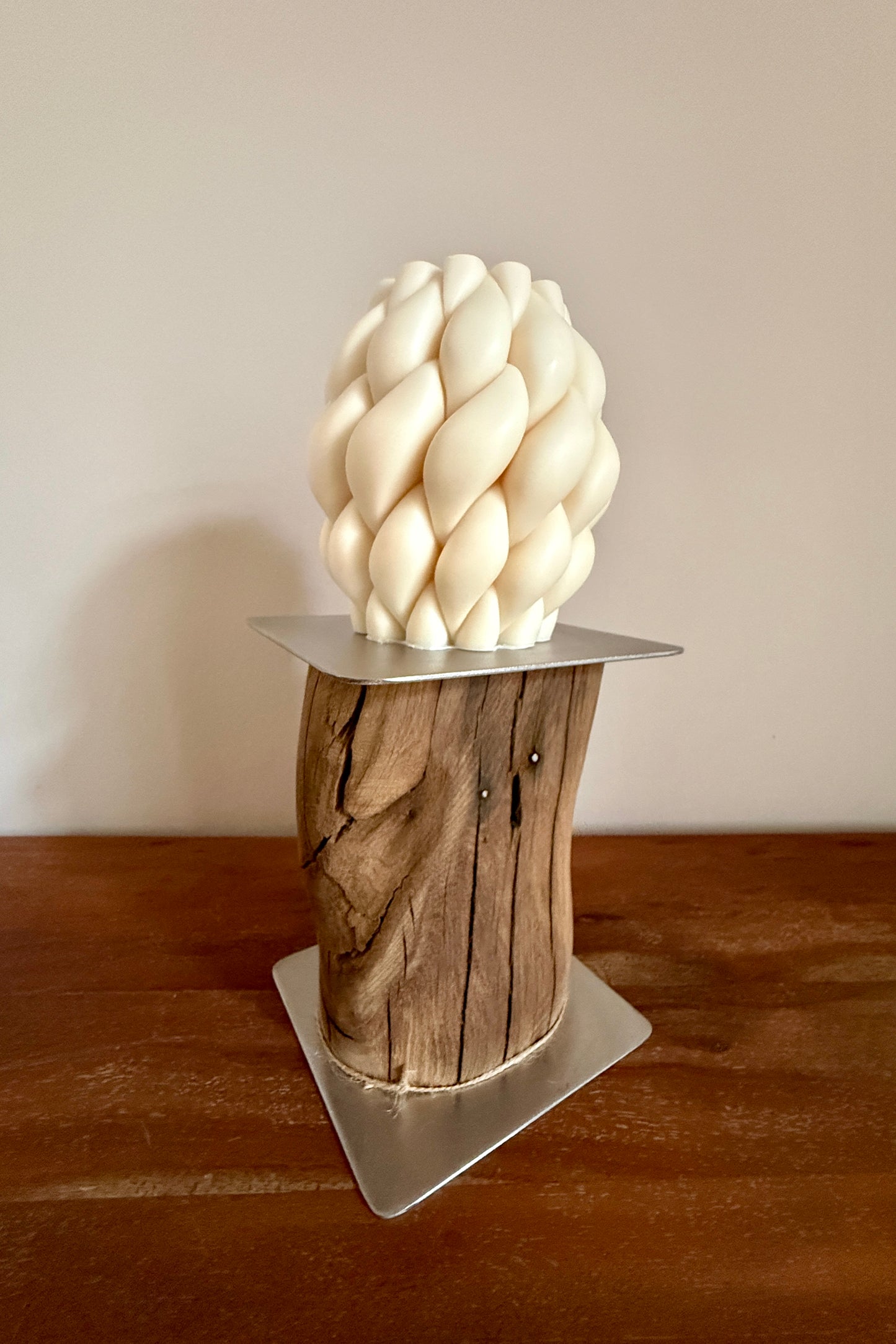 Holzstamm geschliffen mit Edelstahlplatte und Designkerze 1380