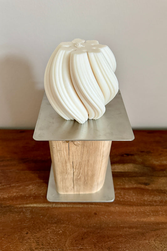 Holzstamm geschliffen mit Edelstahlplatte und Designkerze 1299